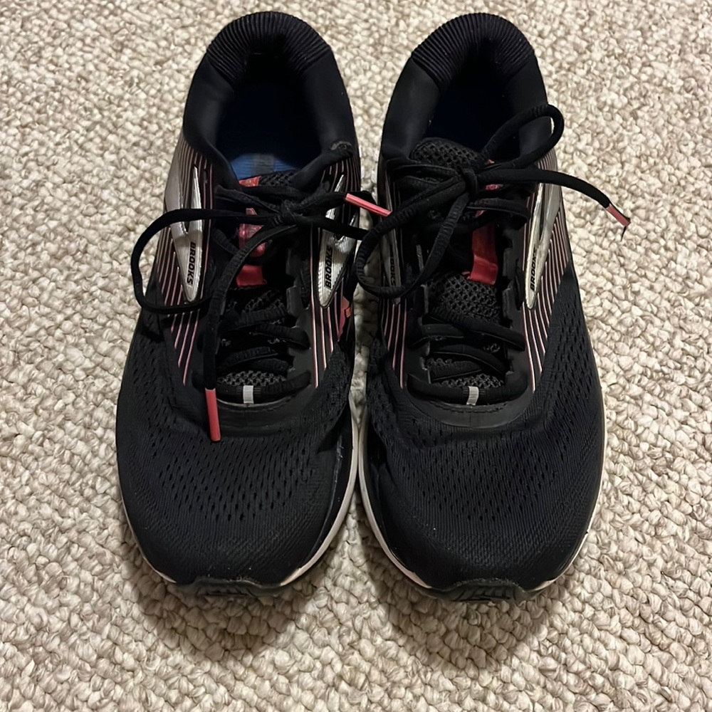 Brooks Addiction 14 SZ 8.5 shoes. Great condition.